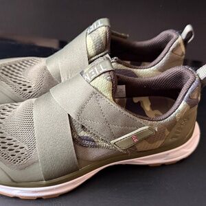 Tiem Cycling Shoes Size 8